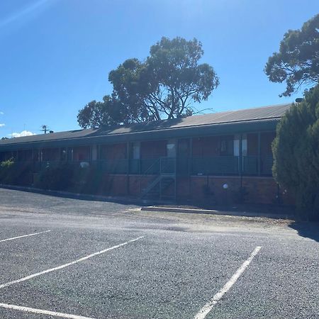 Deniliquin Country Club Motor Inn Ngoại thất bức ảnh
