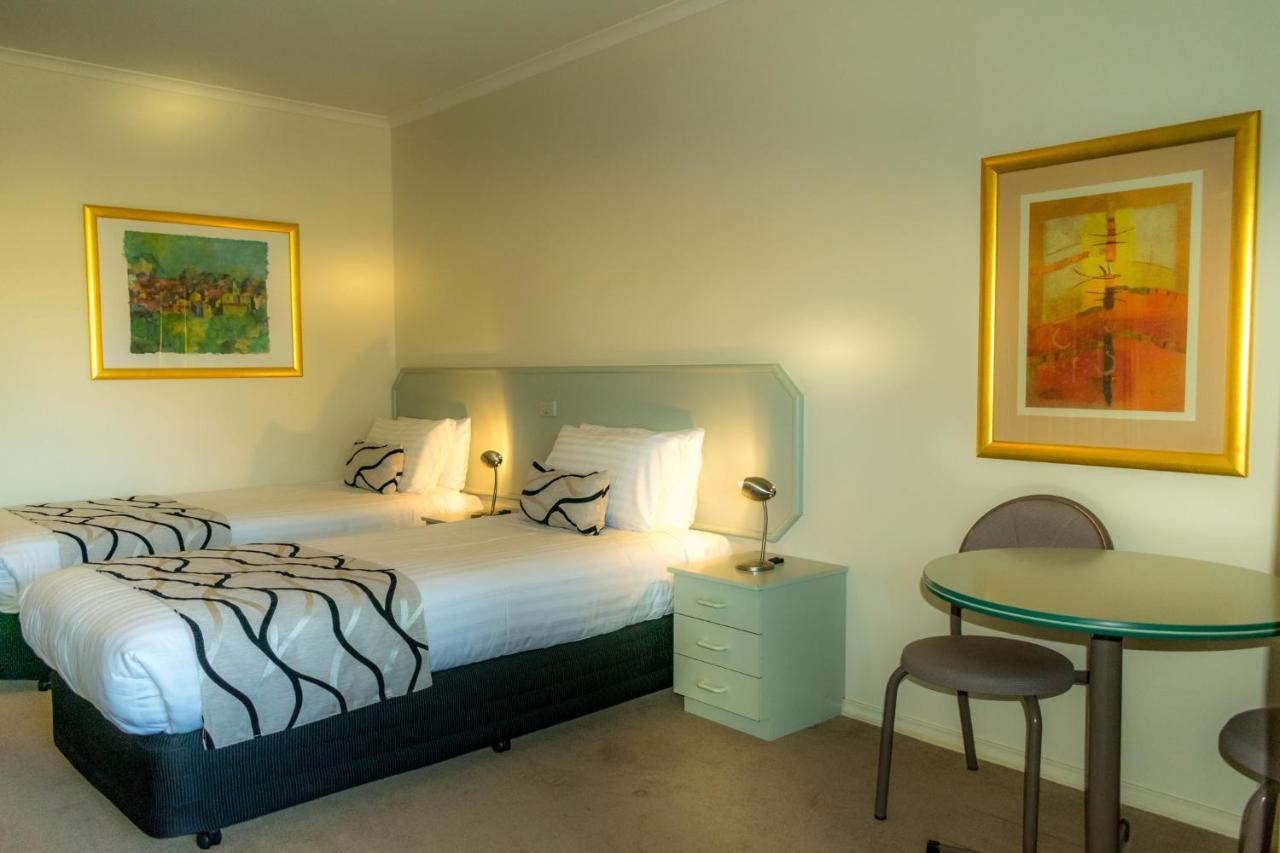 Deniliquin Country Club Motor Inn Ngoại thất bức ảnh