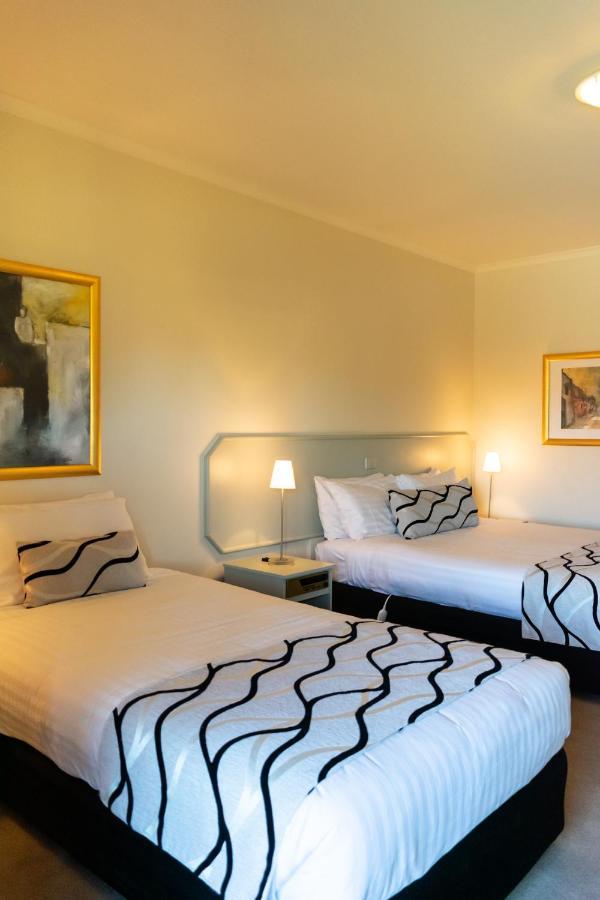 Deniliquin Country Club Motor Inn Ngoại thất bức ảnh