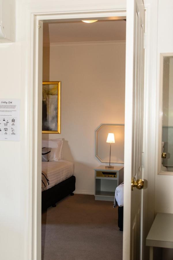 Deniliquin Country Club Motor Inn Ngoại thất bức ảnh
