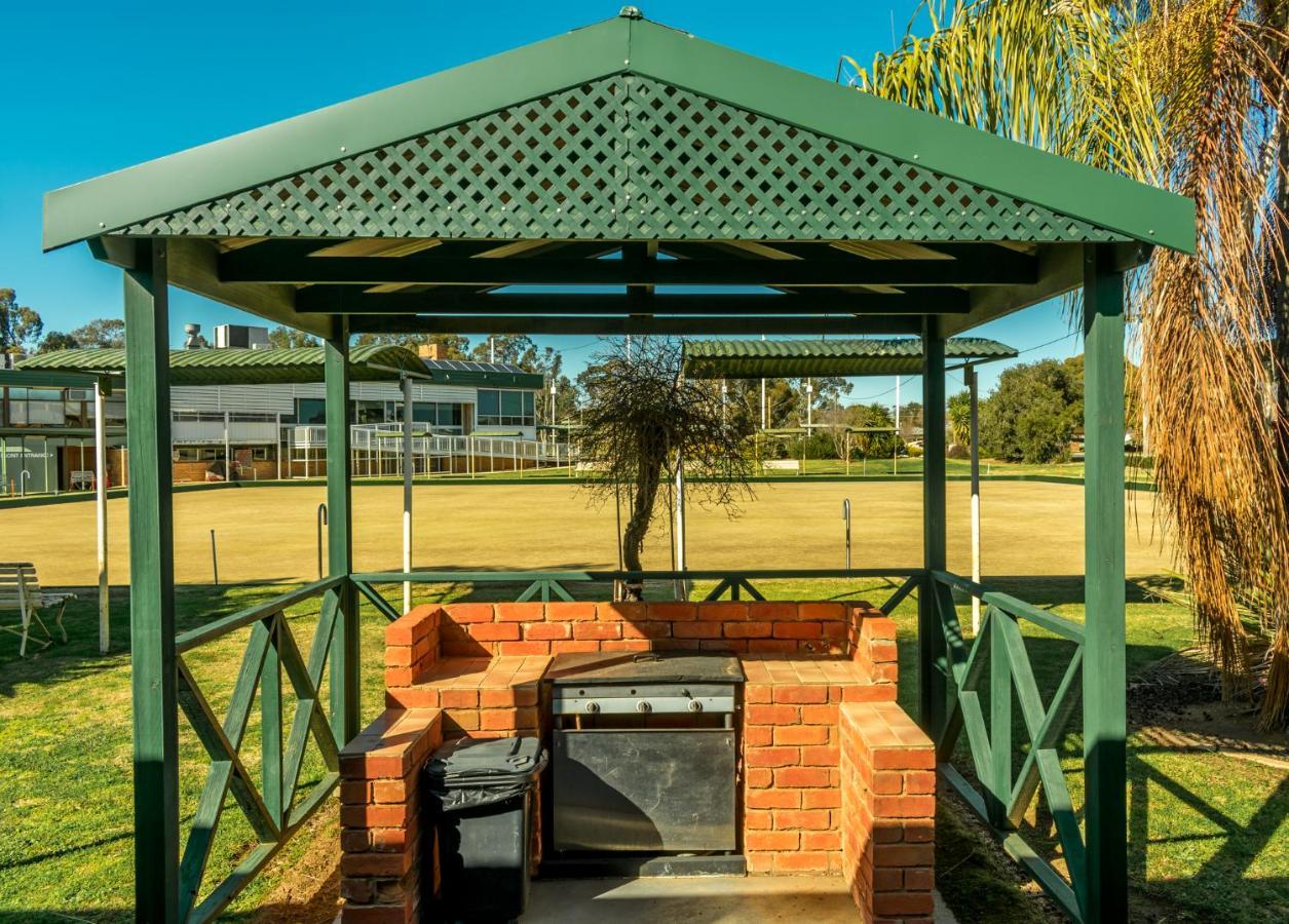 Deniliquin Country Club Motor Inn Ngoại thất bức ảnh