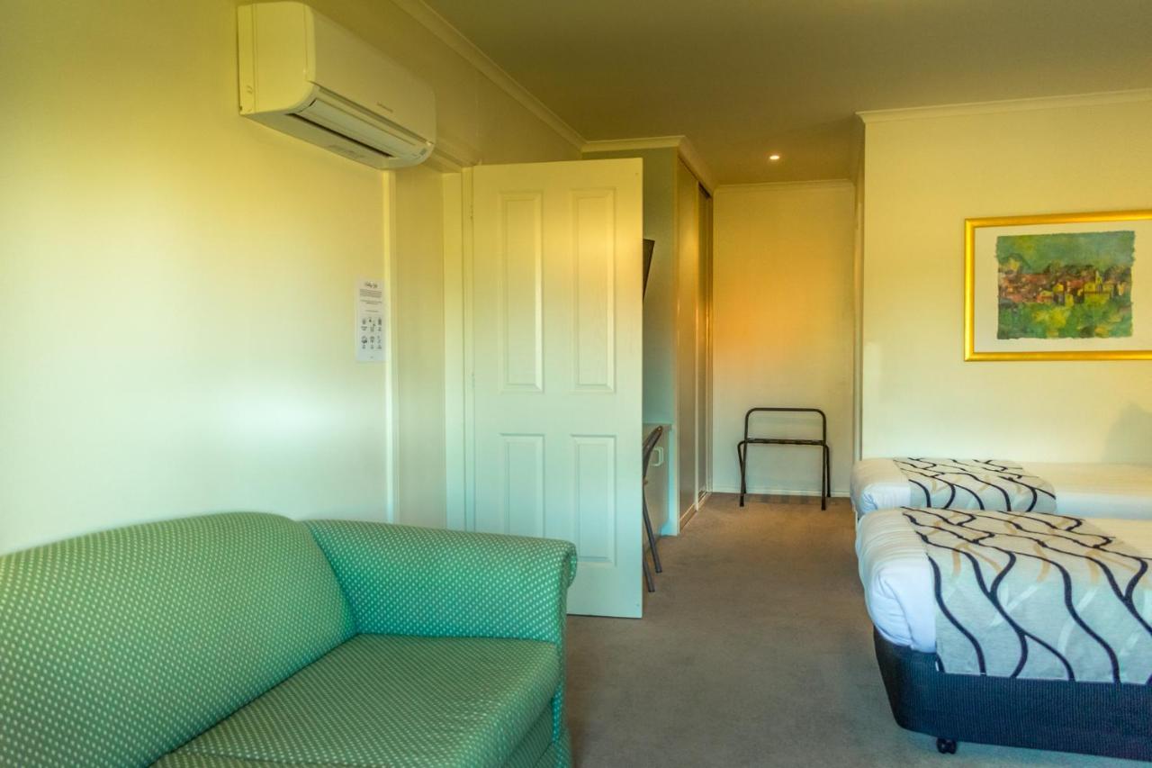 Deniliquin Country Club Motor Inn Ngoại thất bức ảnh