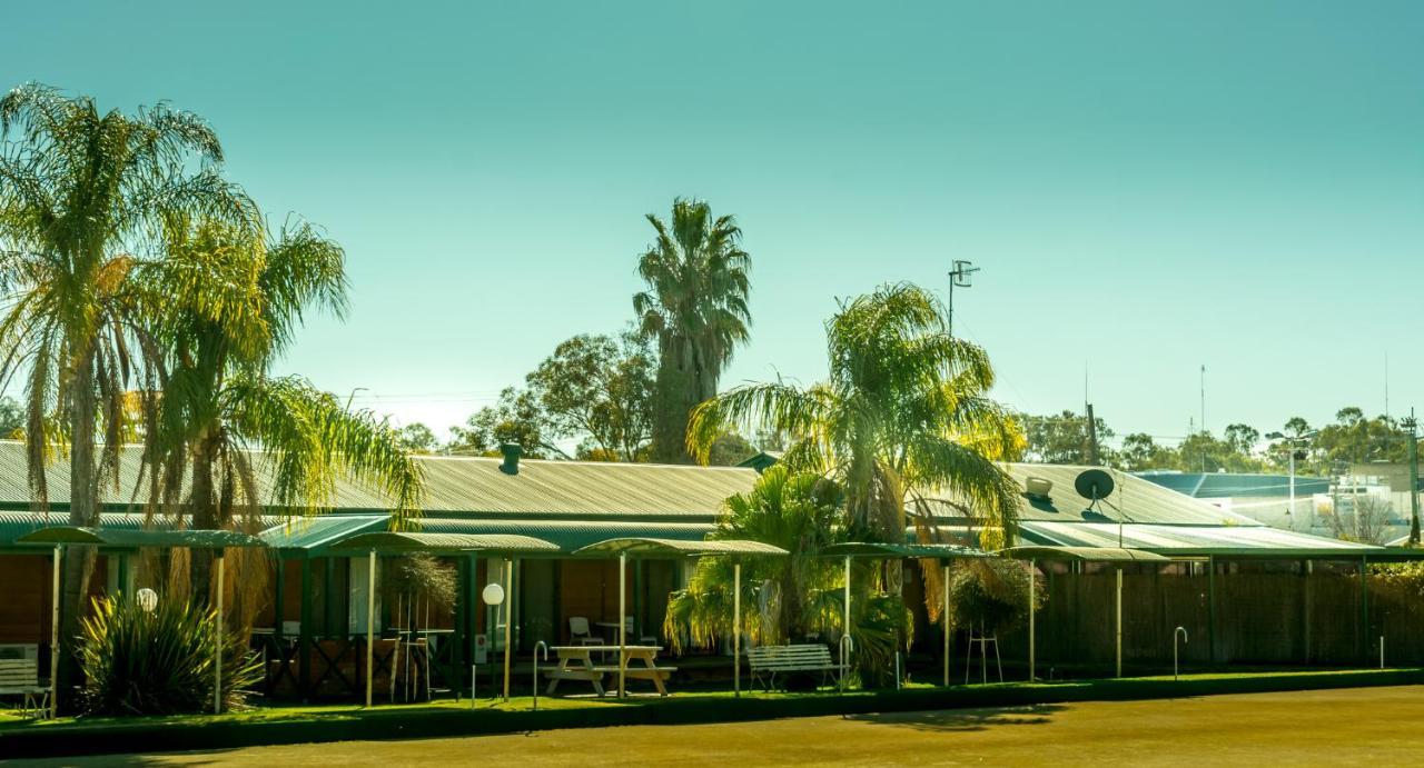 Deniliquin Country Club Motor Inn Ngoại thất bức ảnh