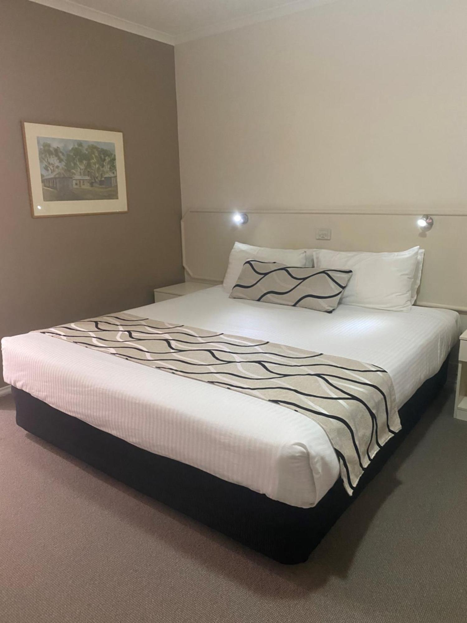 Deniliquin Country Club Motor Inn Ngoại thất bức ảnh