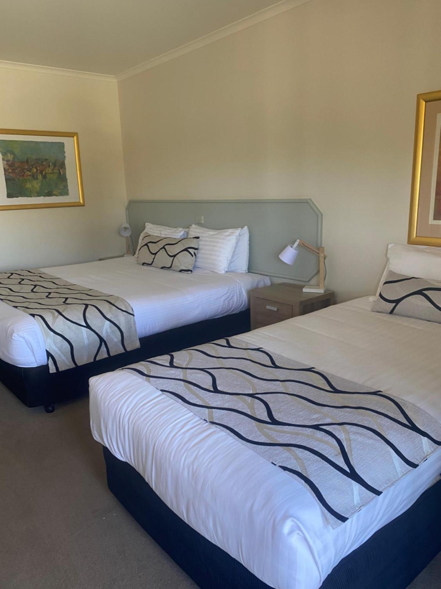 Deniliquin Country Club Motor Inn Ngoại thất bức ảnh