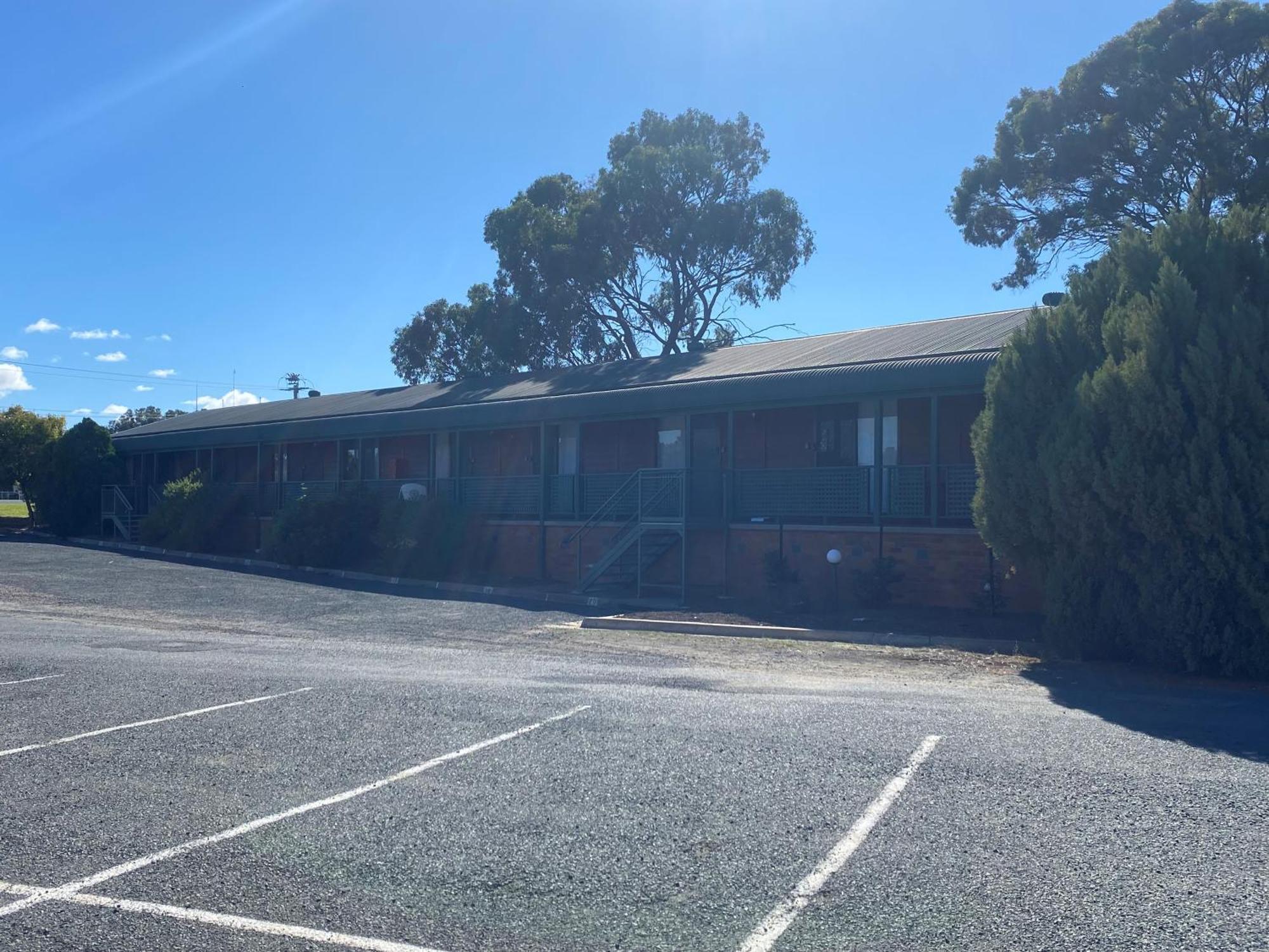 Deniliquin Country Club Motor Inn Ngoại thất bức ảnh