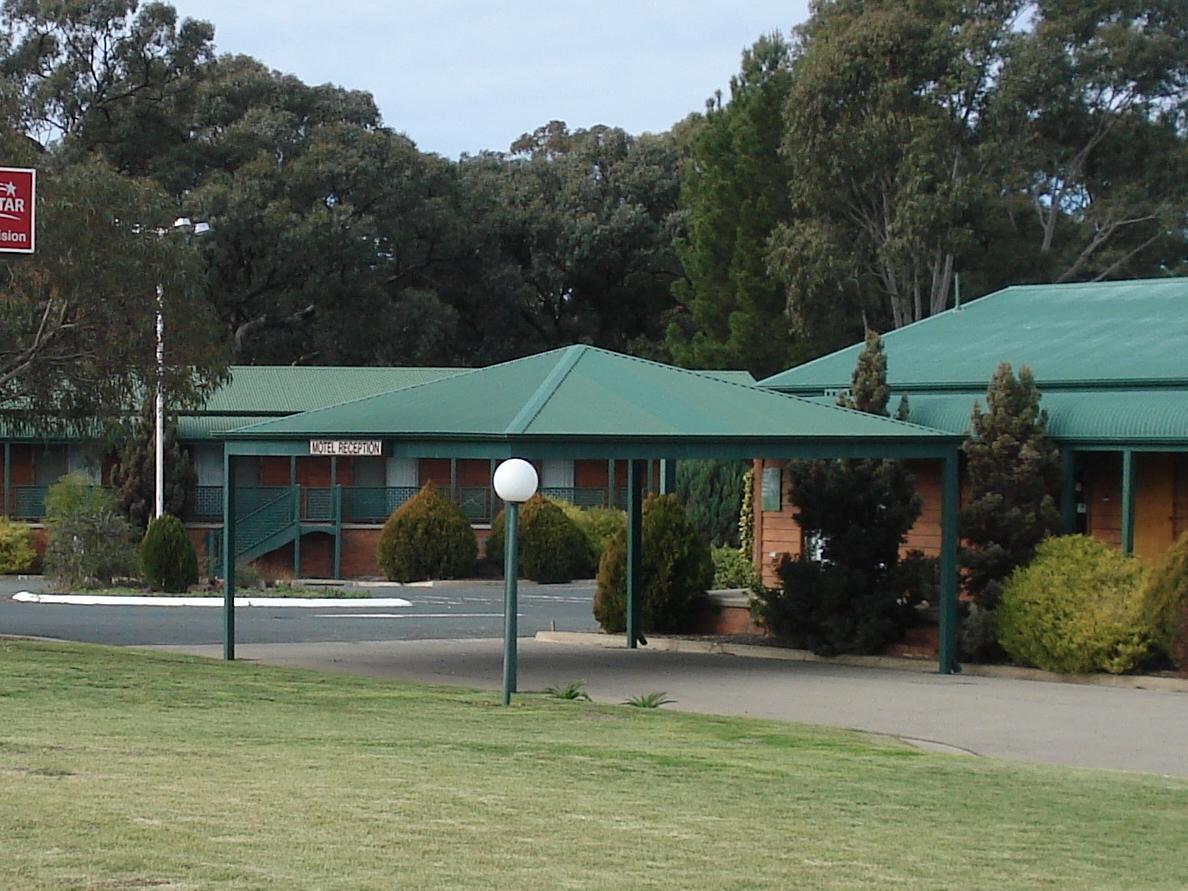 Deniliquin Country Club Motor Inn Ngoại thất bức ảnh