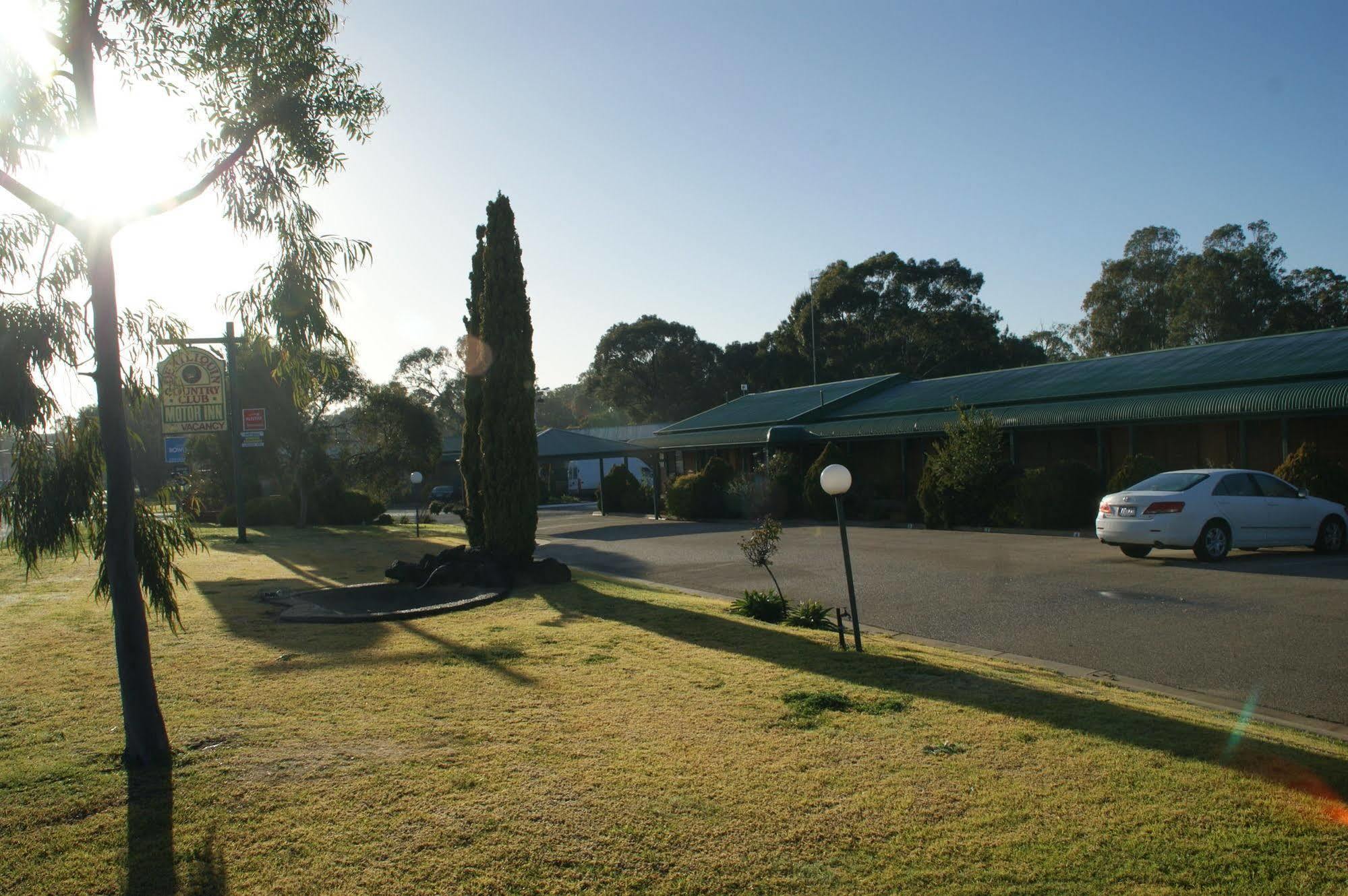 Deniliquin Country Club Motor Inn Ngoại thất bức ảnh